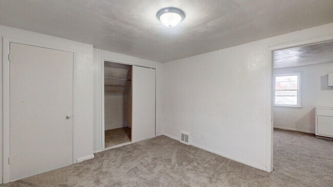 Building Photo - 3863 E 154th St