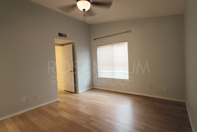 Building Photo - Stunning 2-bedroom, 1.5-bath haven in Phoe...