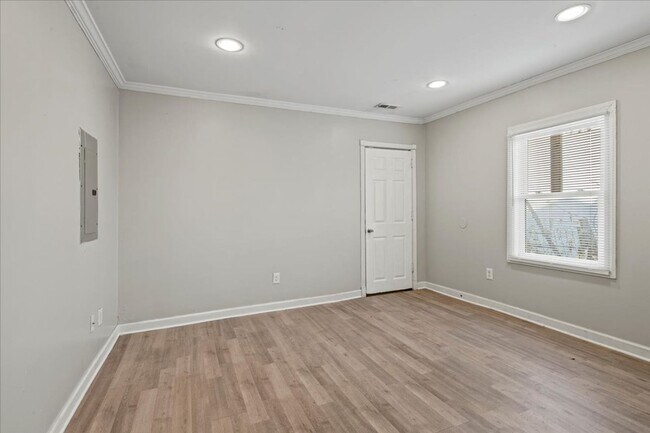 Building Photo - 1622 N Rural St