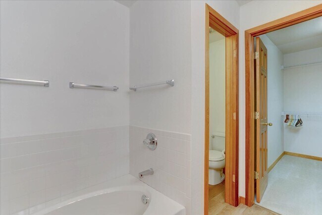 Building Photo - 2462 Concord Cir