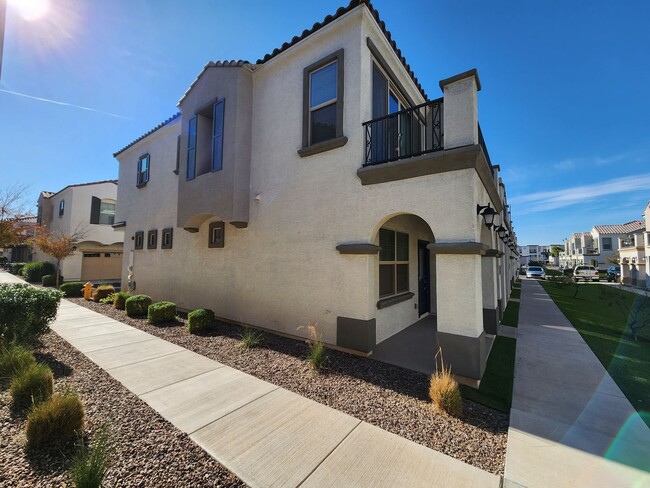 Building Photo - 3 Bedroom Townhome in the Fincher Fields C...