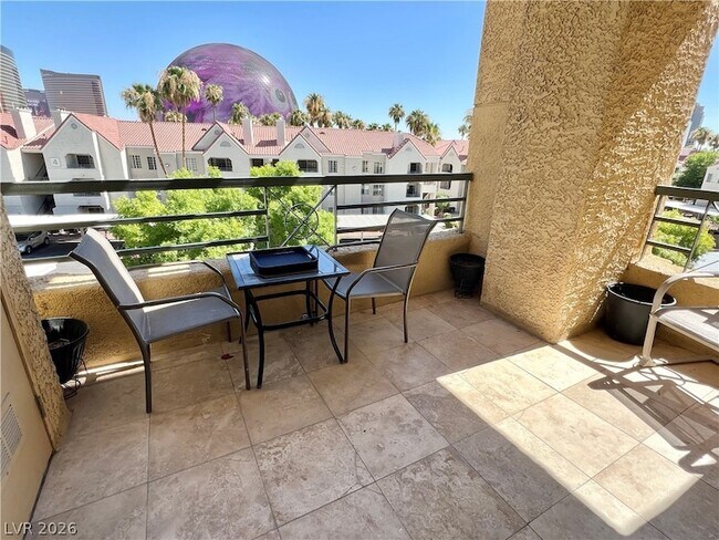 Building Photo - 210 E Flamingo Rd