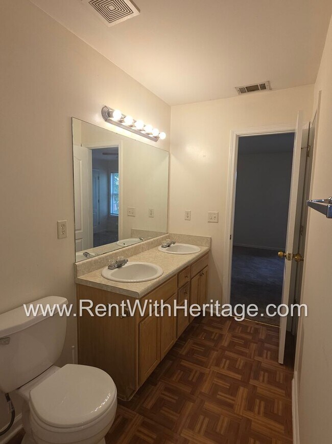 Building Photo - Fantastic 4bd/2.5ba Townhome/ Swim Tennis/ Great Location