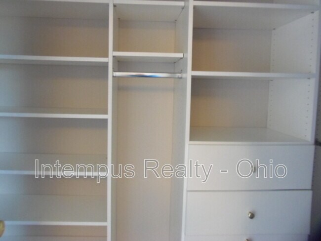 Building Photo - 516 Ironhorse Dr