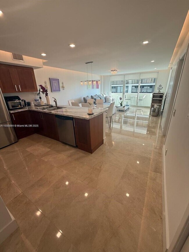 Building Photo - 9499 Collins Ave
