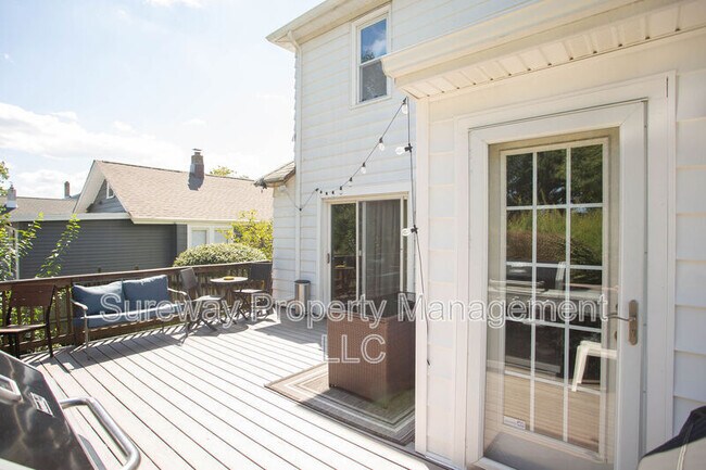 Building Photo - 417 N Warwick Rd