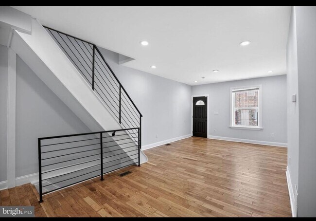Building Photo - 2505 S Sheridan St