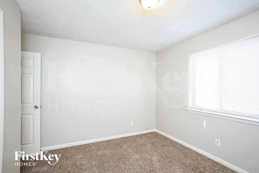 Building Photo - 11319 Wolf Ln