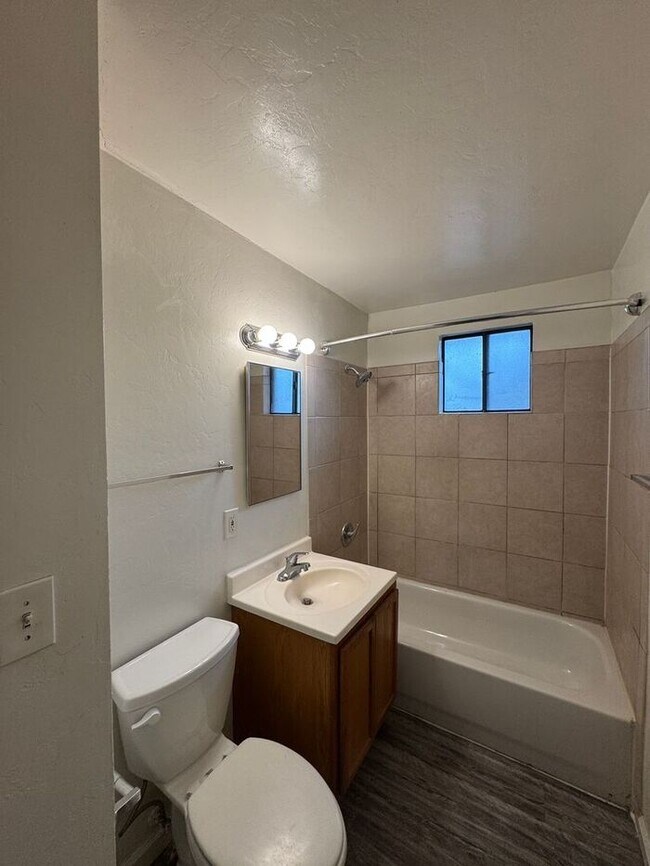 Building Photo - 350 N Silverbell Rd