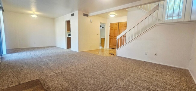 Building Photo - 333 E Lilac Dr