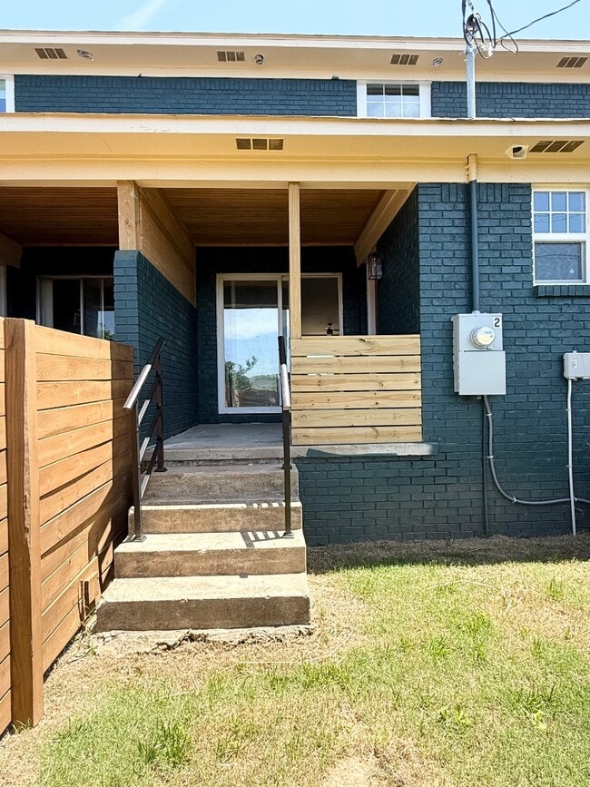 Building Photo - 1912 Sanford Dr