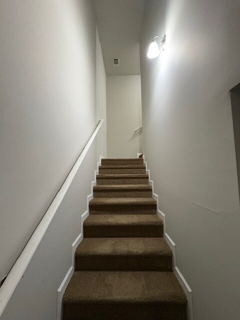 Building Photo - 314 Nutwood Trce