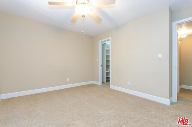 Building Photo - 10982 Roebling Ave