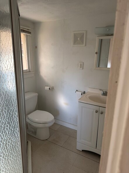 Building Photo - 209 Strawberry Ln