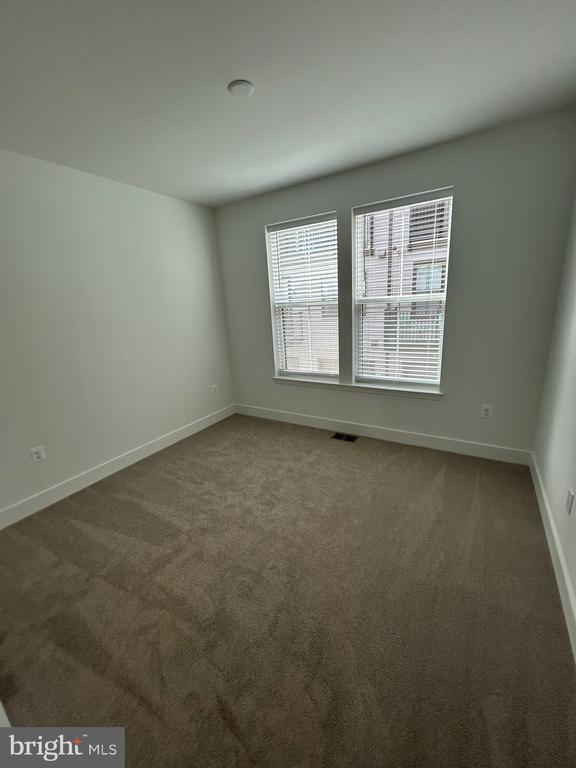 Building Photo - 2512 W Peninsula Dr