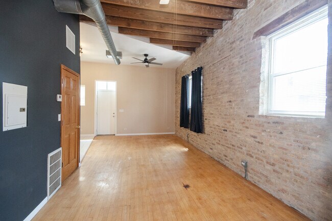 Building Photo - 2849 W Belmont Ave