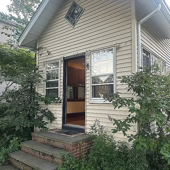 Primary Photo - 29 Oval Rd