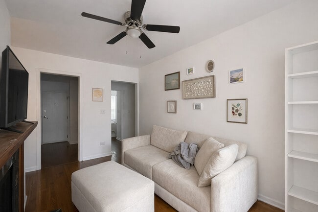 Building Photo - 685 1/2 W Wrightwood Ave