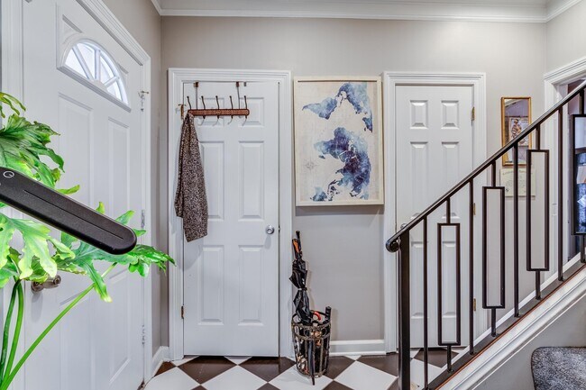 Building Photo - 1986 Eastend Dr