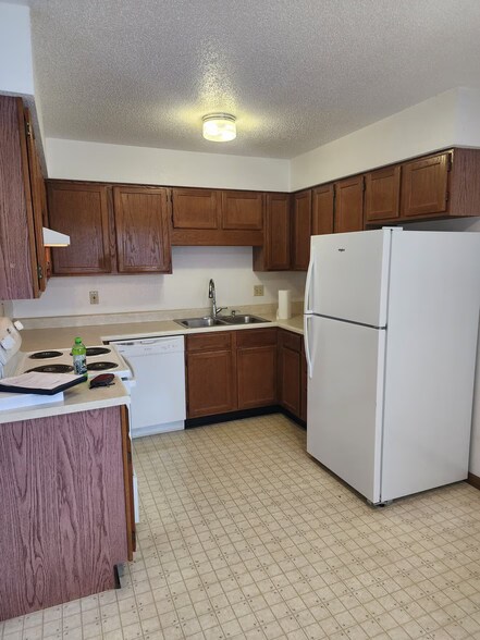 Building Photo - 1490 Tower Dr