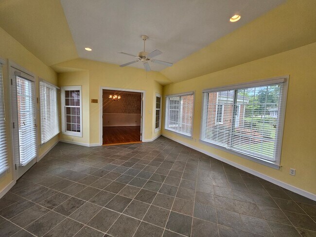 Building Photo - WITCH DUCK POINT