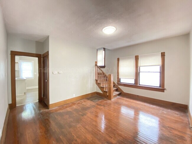 Building Photo - 26 W Beechwood Ave