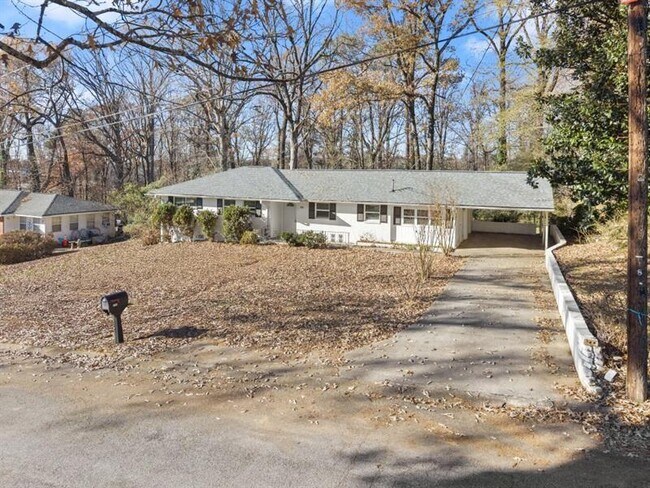 Building Photo - 2352 Elmwood Cir SE