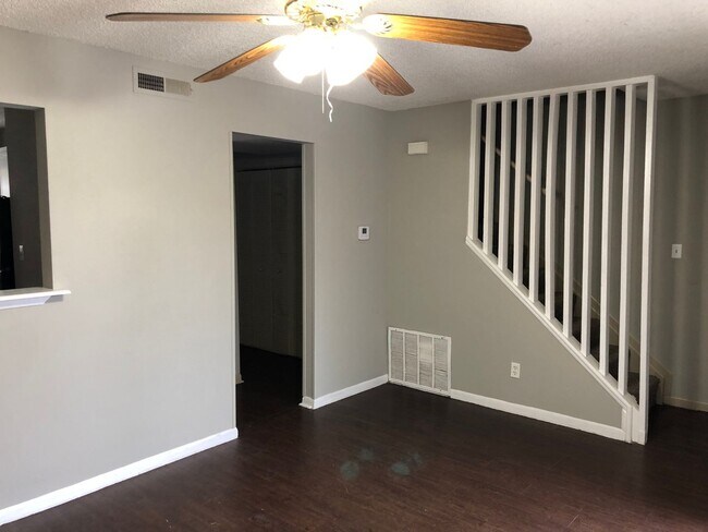 Building Photo - 513 BJ