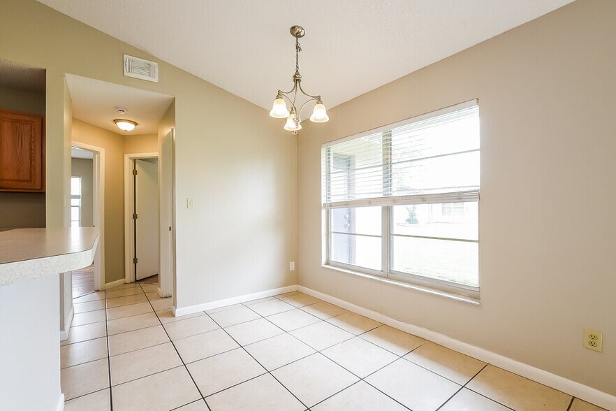Building Photo - 2854 Camomile Dr