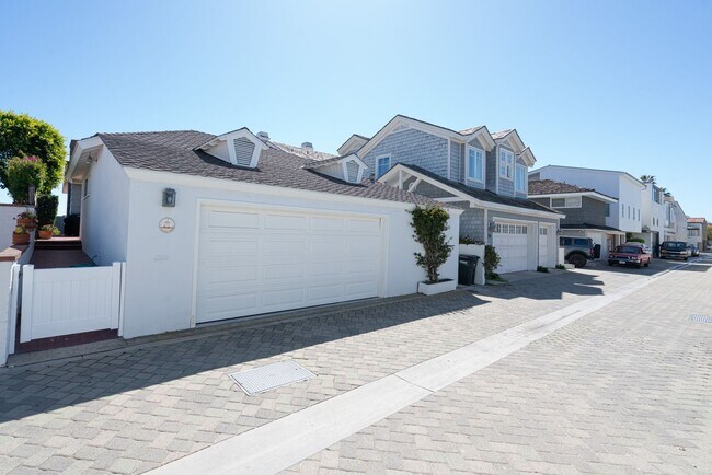 Building Photo - Winter Lease in Exclusive Peninsula Point ...