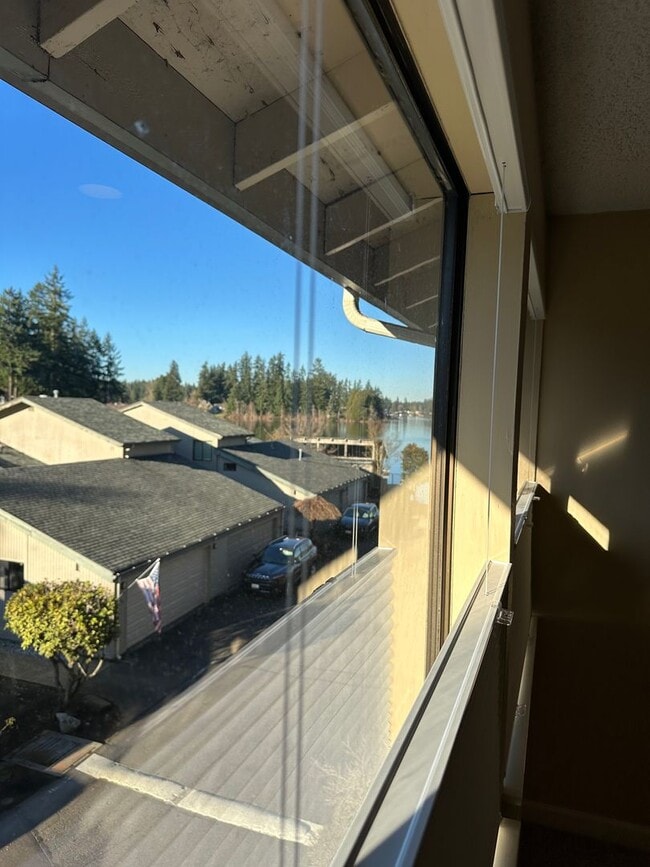 Building Photo - Gated Lakefront Rental Opportunity