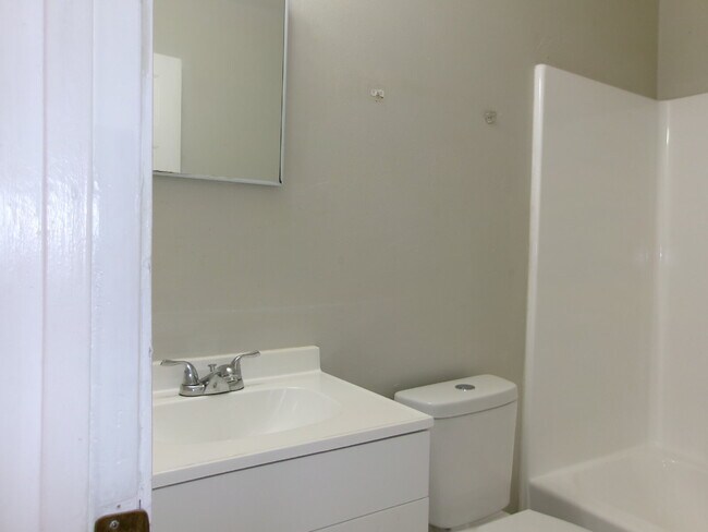 Building Photo - I bedroom Available in Auburndale