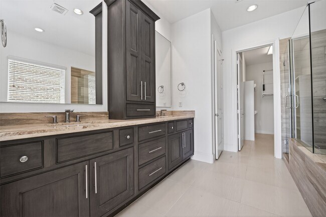 Building Photo - 2713 Kinsley Oaks Dr