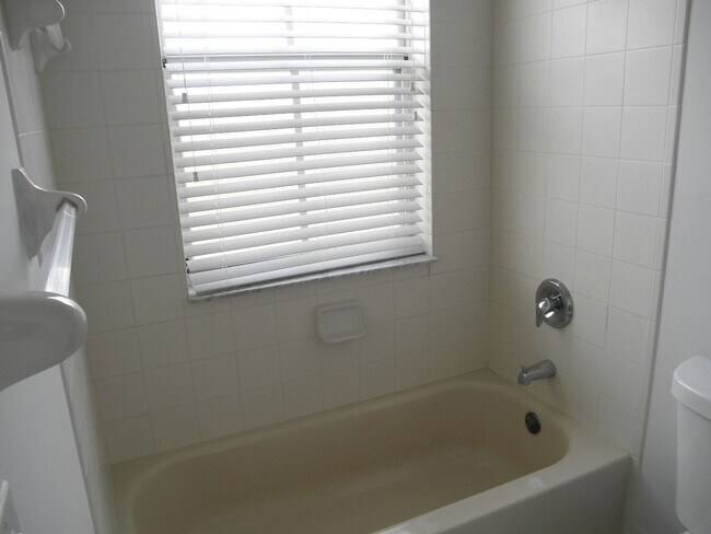 Building Photo - Shoma Townhomes