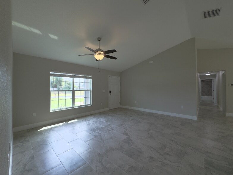 Building Photo - 13682 SW 40th Ave Rd