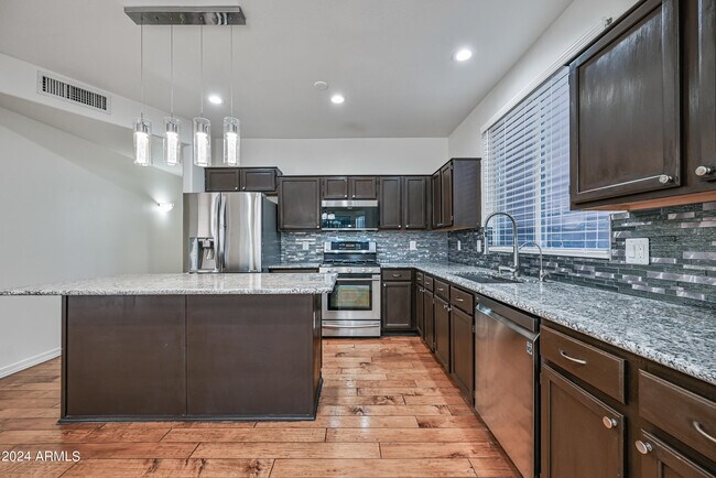 Building Photo - 3222 E Wickieup Ln