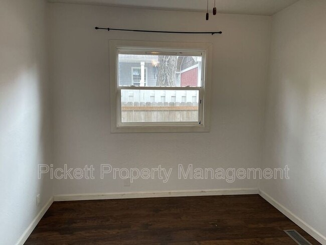 Building Photo - 2139 11th St
