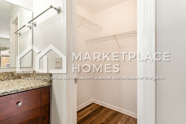 Building Photo - 11632 Poydras Ln