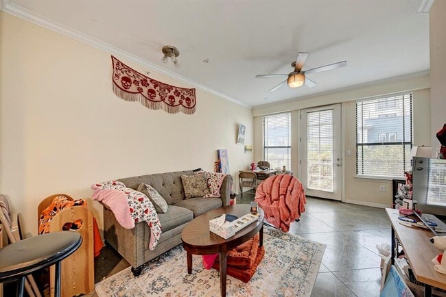 Building Photo - 2505 San Gabriel St