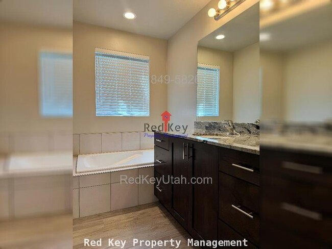 Building Photo - Glen Eagles Ct. Townhouse