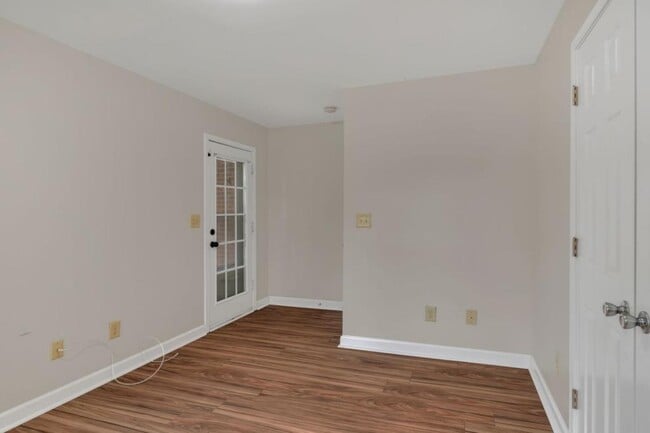 Building Photo - 459 Trina St