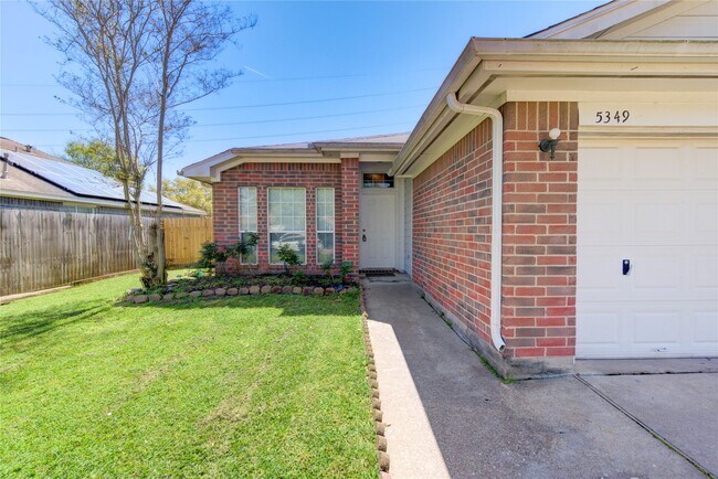 Building Photo - 5349 Pinewood Terrace