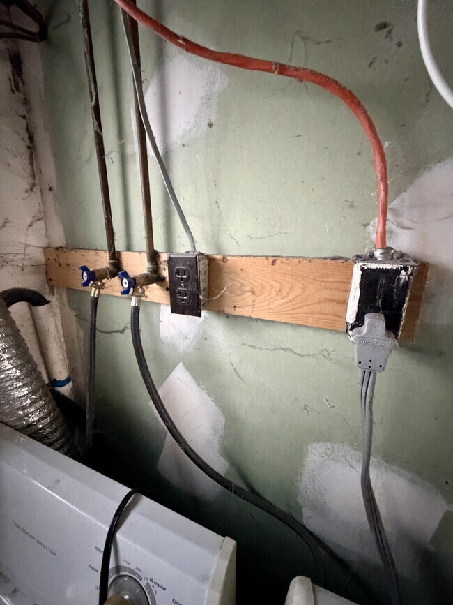 Building Photo - 98 Pierpont St