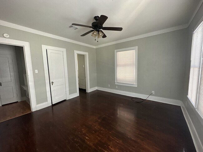 Building Photo - Cozy 2 bedroom 1 bath duplex