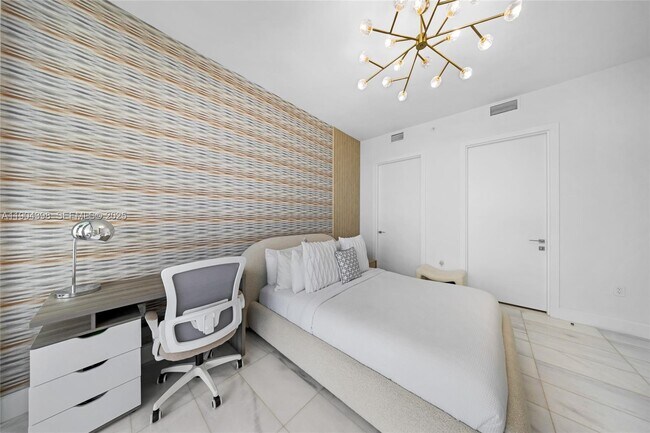 Building Photo - 700 NE 26th Terrace