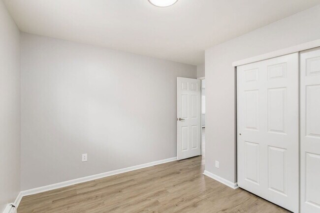 Building Photo - 639 Riverview Dr