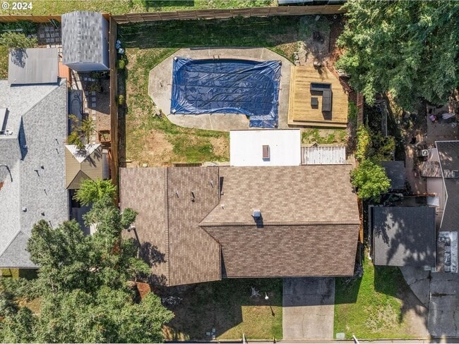 Building Photo - 18450 SW Deline St