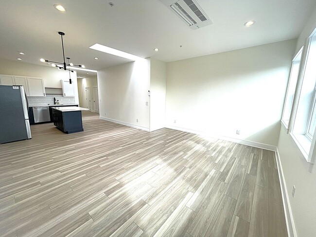 Building Photo - 4745 NE Fremont St