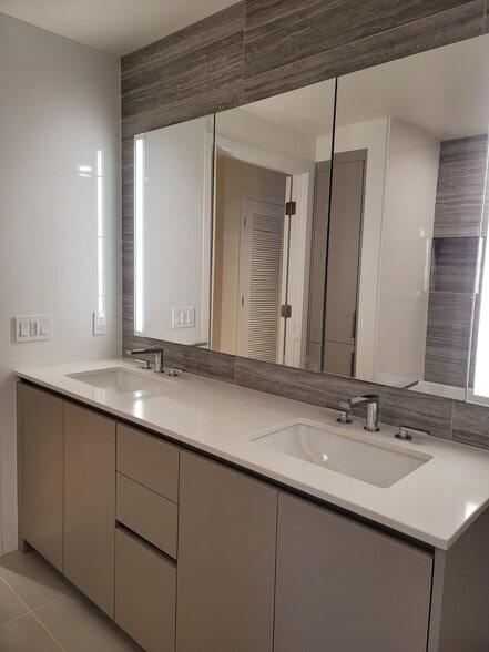 Building Photo - 2510 6th Ave