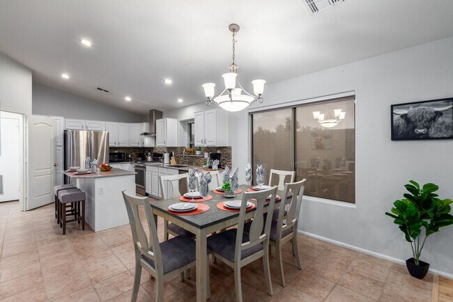Building Photo - 214 N 165th Dr
